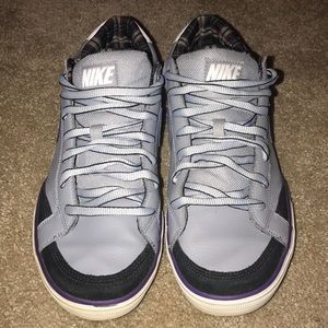 Nike skater style shoe